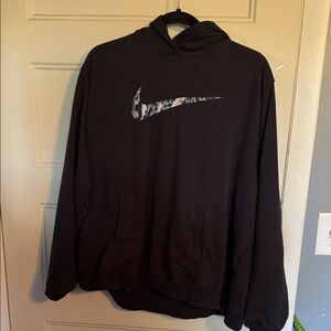 Nike Men's Black Hoodie with Patterned Logo